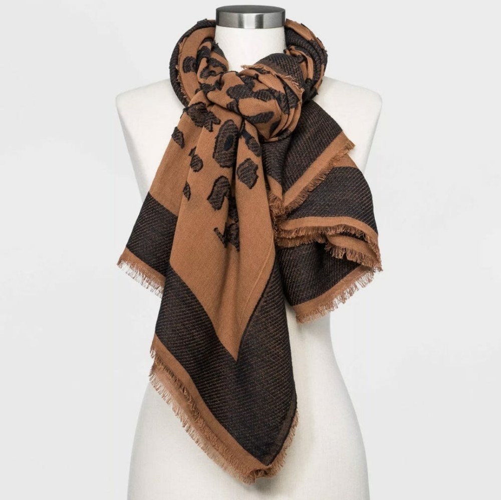 Universal Thread Over-sized scarf